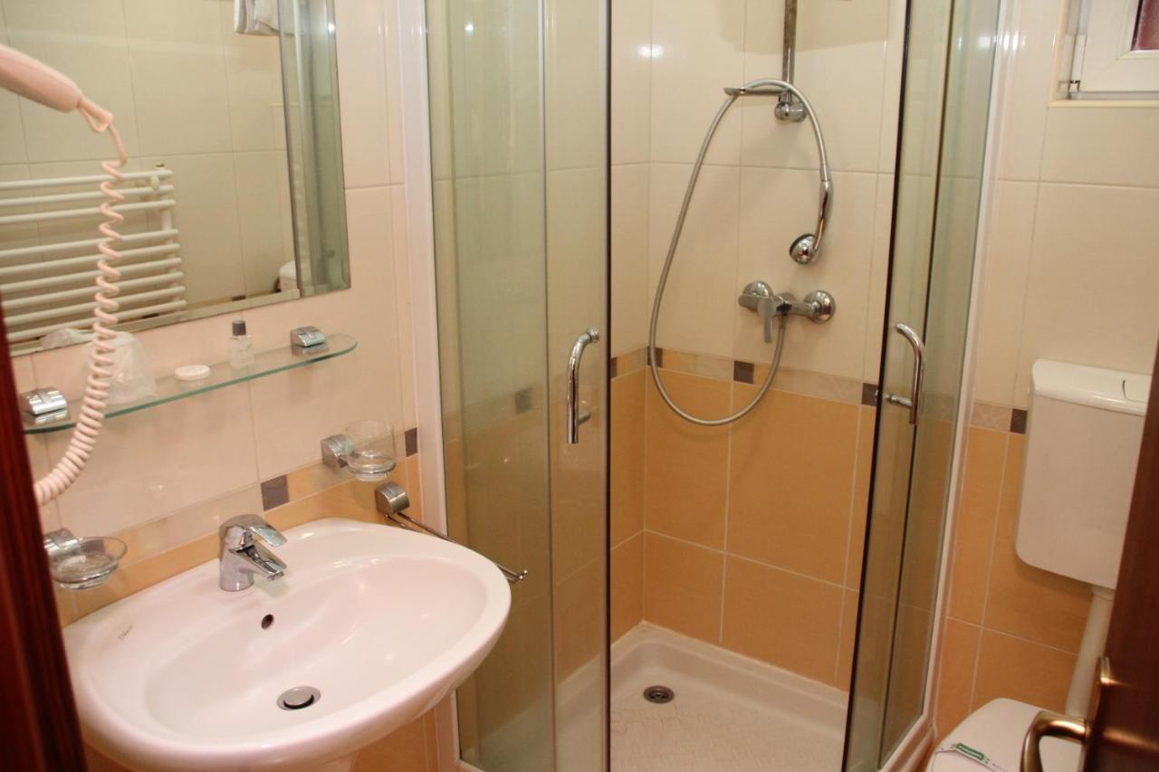 VILA URSU din SOVATA BAI&SPA -SAUNA , JACUZZI INTERIOR Esterno foto